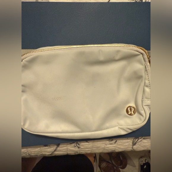 Lululemon belt bag - Picture 2 of 6